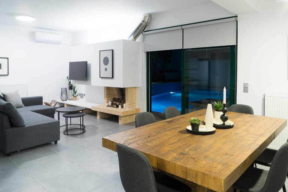 Living room, Dining area