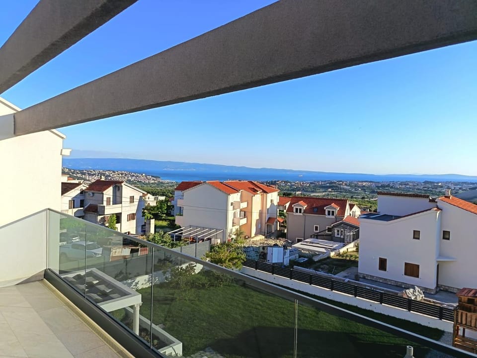 View (from property/room), City view, Garden view, Landmark view, Mountain view, Pool view, Sea view