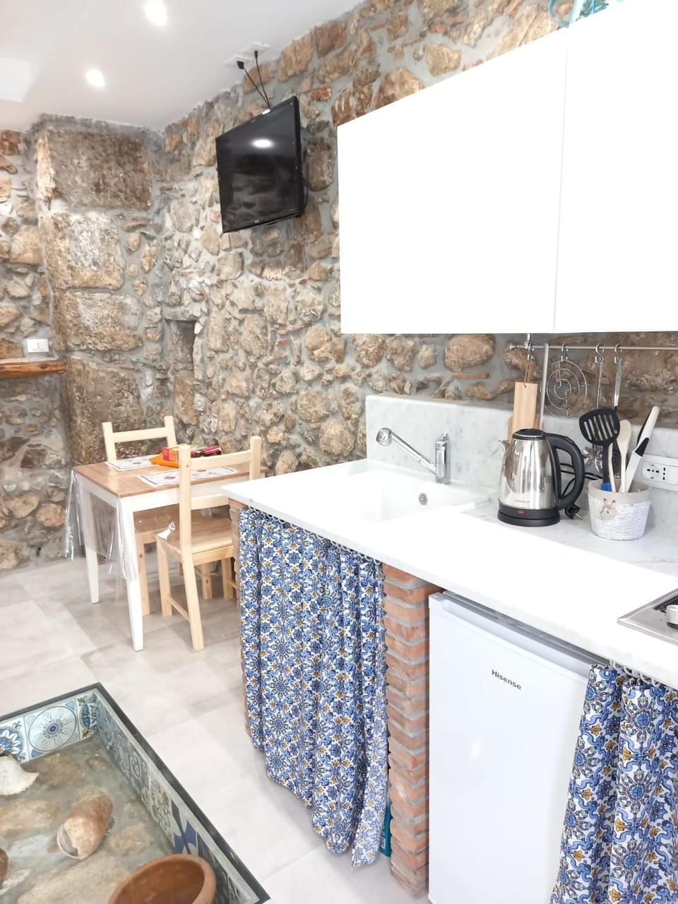 Coffee/tea facilities, Kitchen or kitchenette