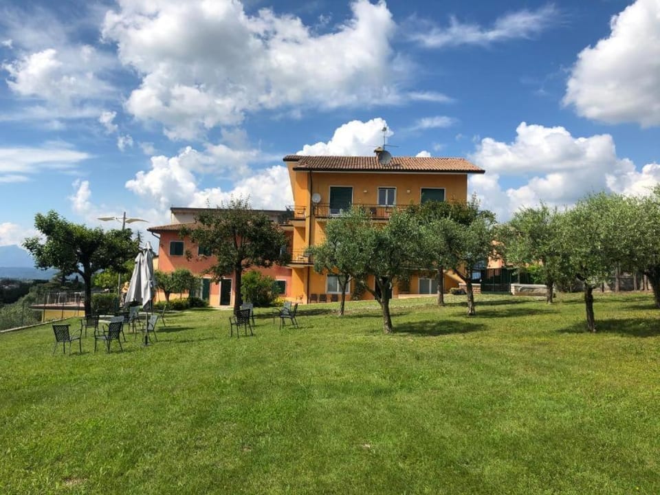 Property building, Day, Garden, Garden, Garden view