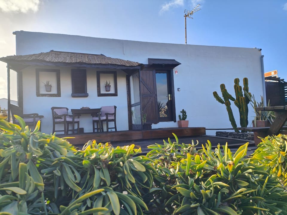 Nearby landmark, Facade/entrance, Natural landscape, BBQ facilities, Children play ground, Solarium, Balcony/Terrace, Hiking, Cycling, Pets, Mountain view, Meals, Breakfast, Lunch, Dinner, Sunset, Parking, furniture, internet, sunbed, toaster, towels, trouser press, washing machine, acessibility