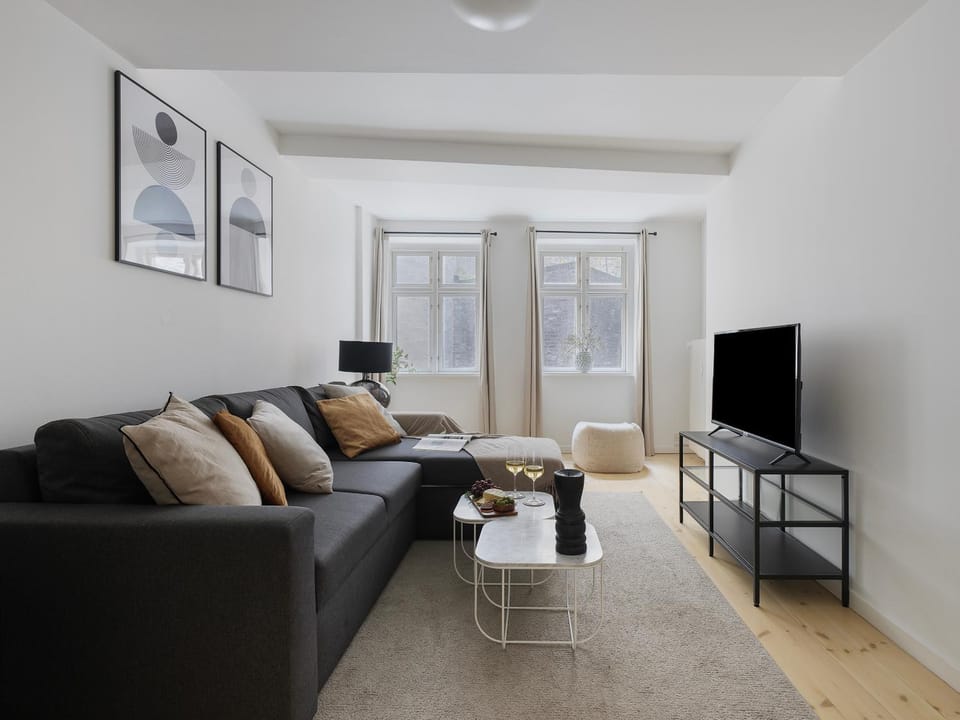 TV and multimedia, Living room, Seating area
