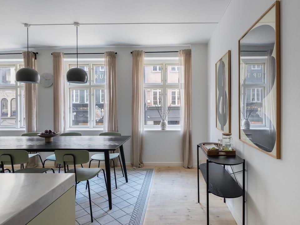 Restaurant/places to eat, kitchen