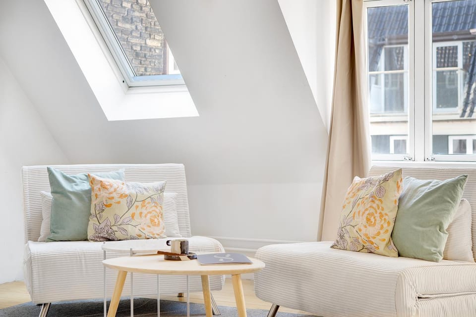 Restaurant/places to eat, TV and multimedia, Living room, Seating area, kitchen