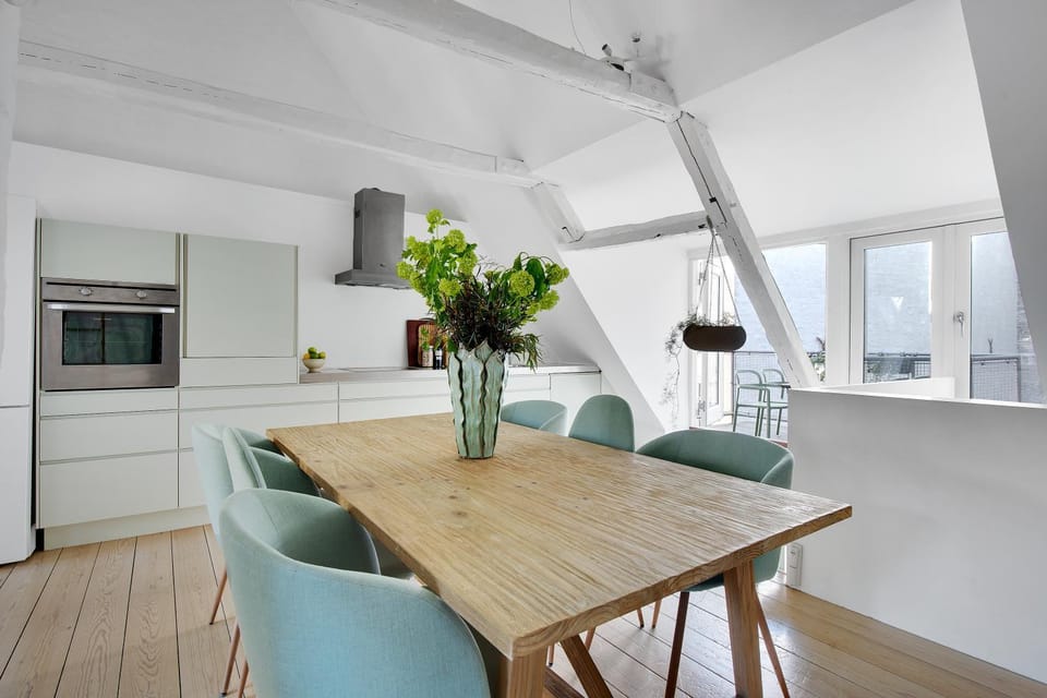 Restaurant/places to eat, TV and multimedia, Living room, Seating area, kitchen