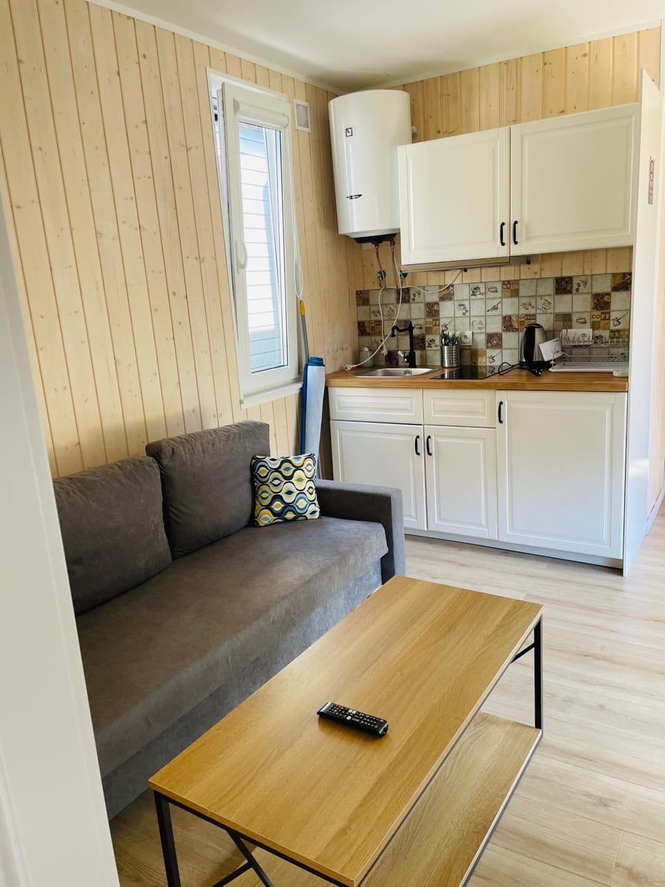 Kitchen or kitchenette, Living room, Seating area