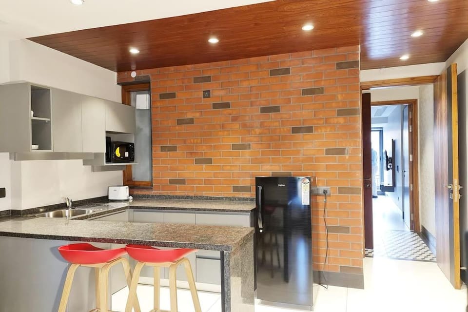 Facade/entrance, Kitchen or kitchenette, Dining area