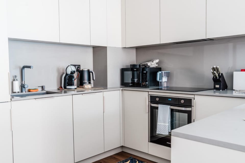 Coffee/tea facilities, Kitchen or kitchenette, dishwasher, microwave, minibar