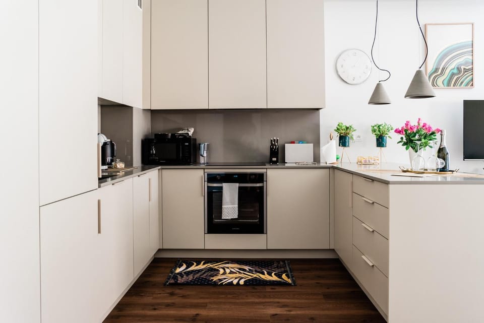 Coffee/tea facilities, Kitchen or kitchenette, minibar, kitchen