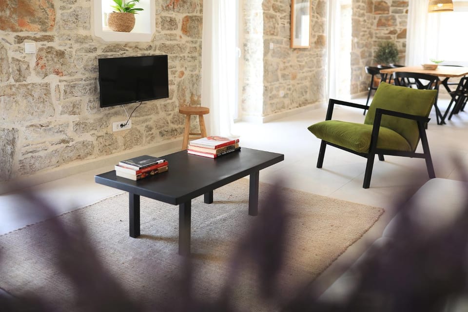 Communal lounge/ TV room, TV and multimedia, Living room, Seating area