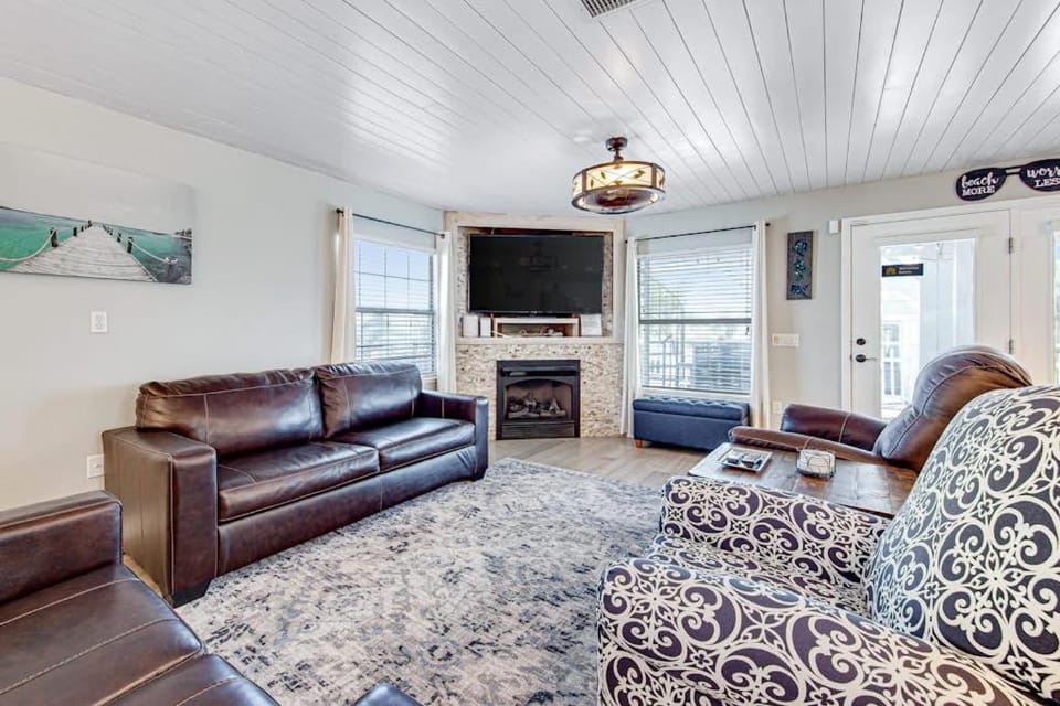 Sunshine's Holiday House in Lower Grand Lagoon