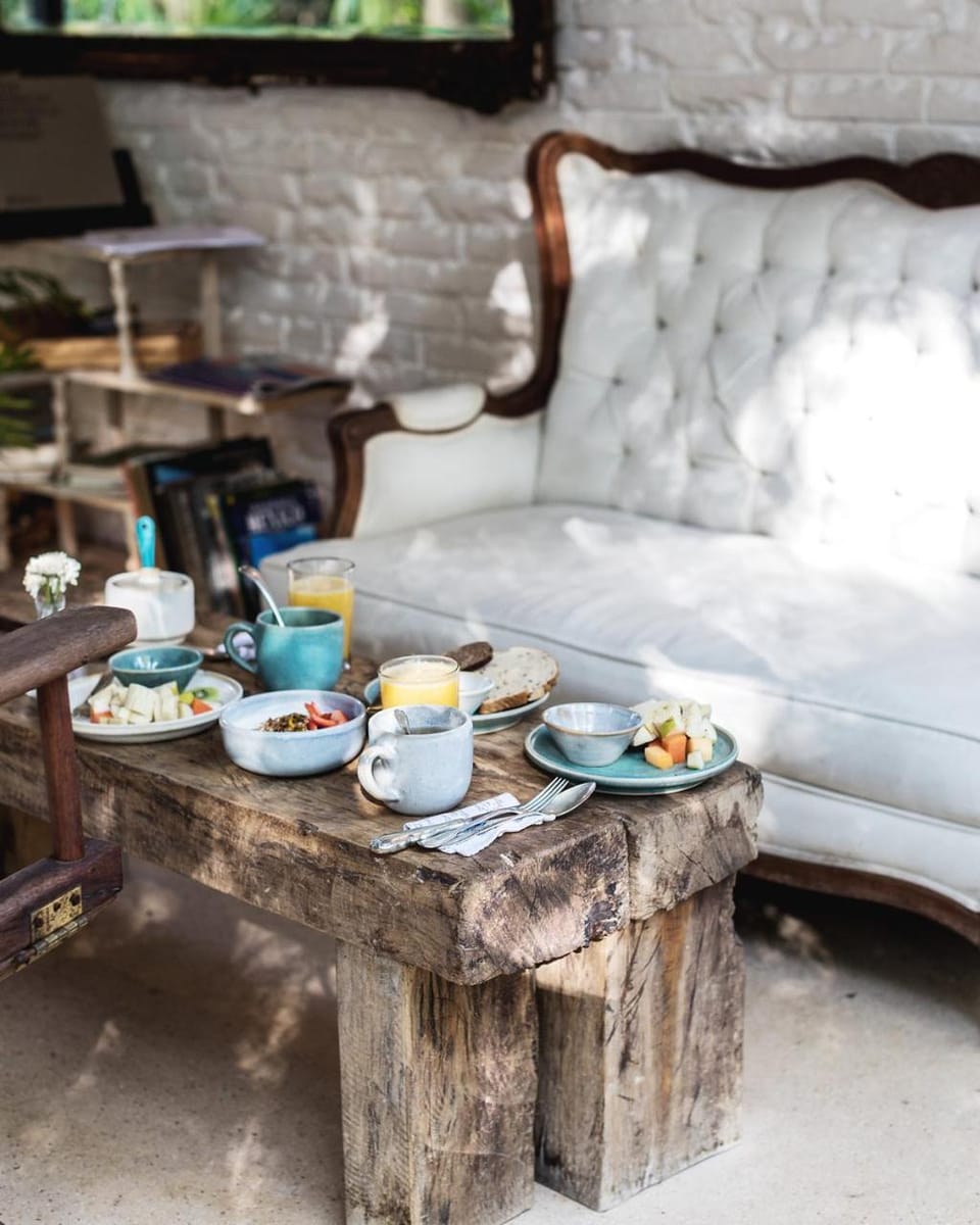 Coffee/tea facilities, Food and drinks, Dining area