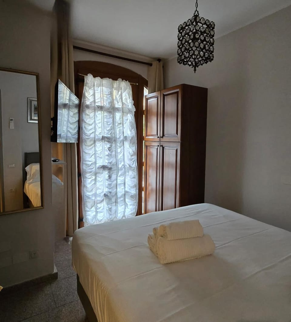 Residence Villa Margherita WITH POOL & HYDROMASSAGE Apartment hotel in Cannobio