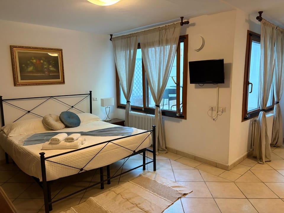 Residence Villa Margherita WITH POOL & HYDROMASSAGE Apartment hotel in Cannobio