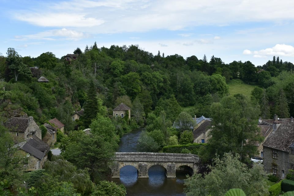 Nearby landmark, Natural landscape, Landmark view, Mountain view