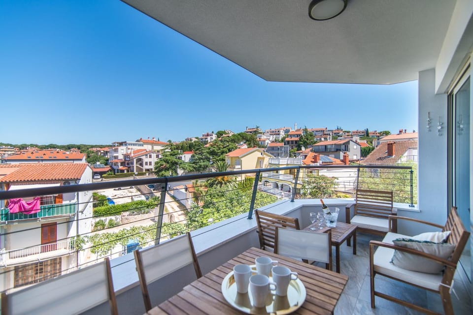 SUNSET VALA new beachfront apartment Pjescana Uvala - Medulin - Pula Apartment in Pula
