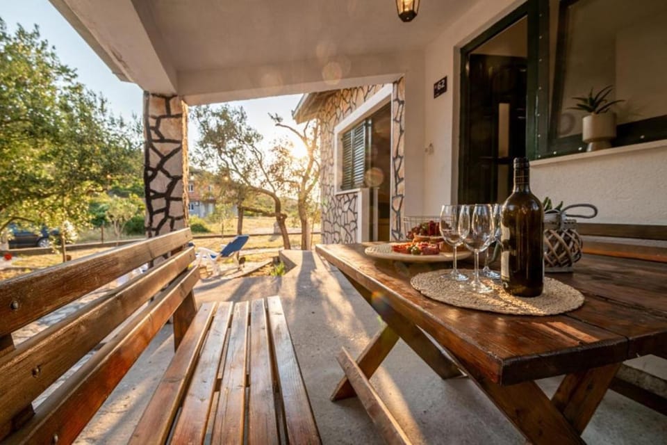 Balcony/Terrace, Food and drinks