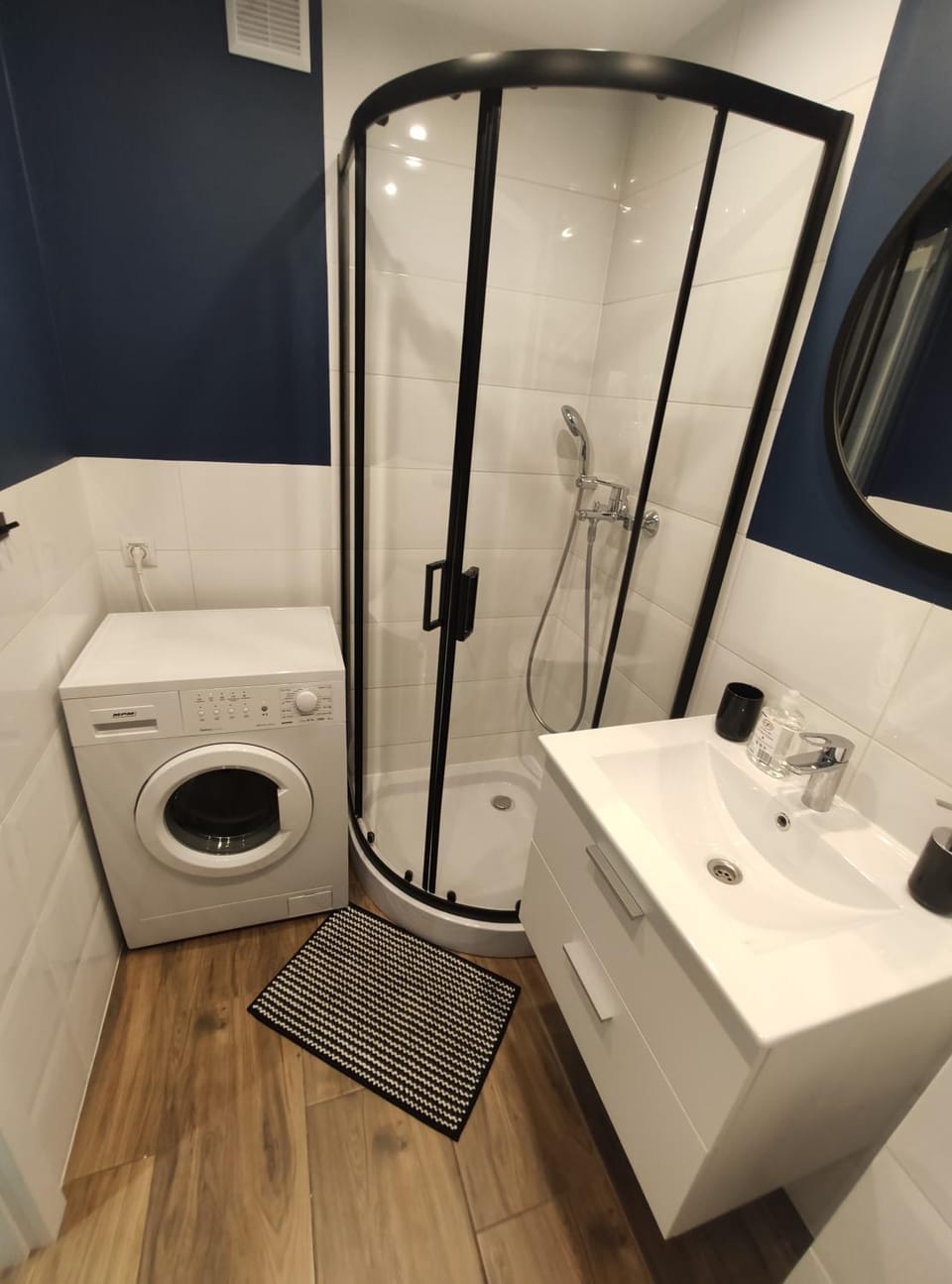 Shower, Toilet, Bathroom, washing machine, dryer