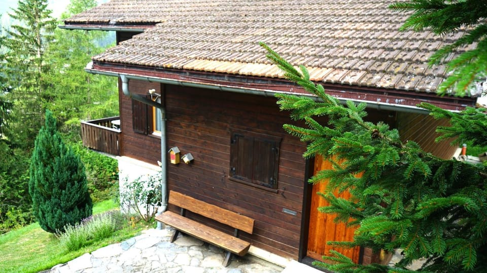 Property building, Facade/entrance, Off site