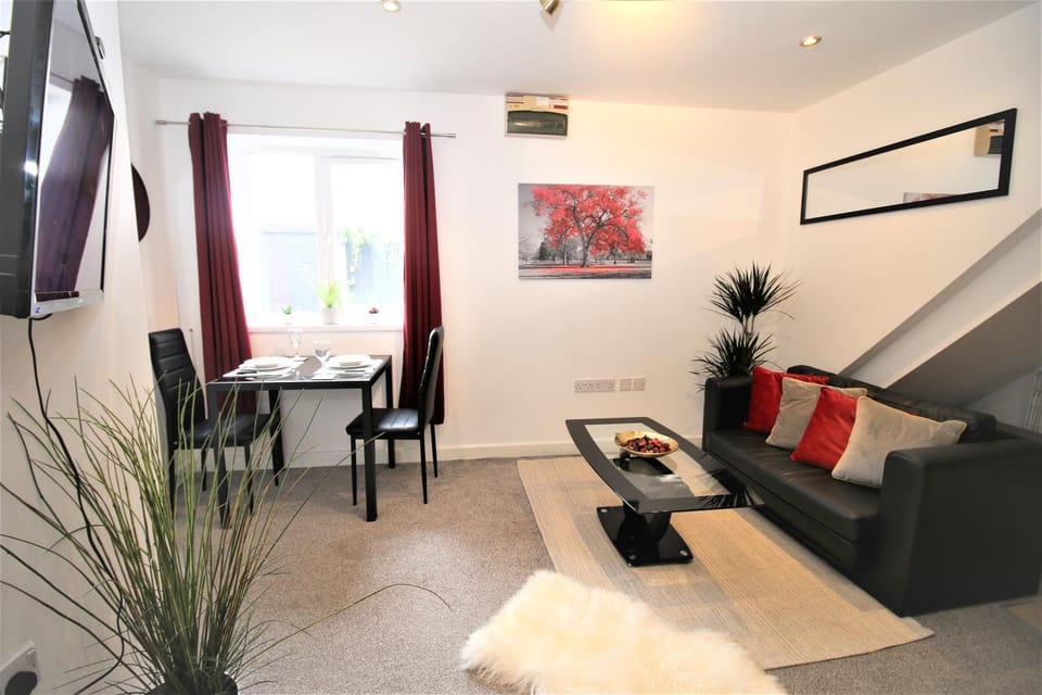 TV and multimedia, Seating area, Dining area