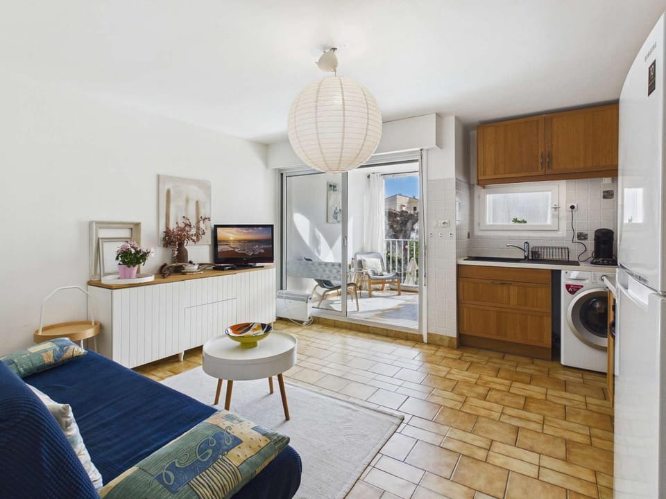 Appartement lumineux 2 pièces pour 4 pers, à 80m de la plage avec terrasse et parking privé - FR-1-423-222 Apartment in Agde