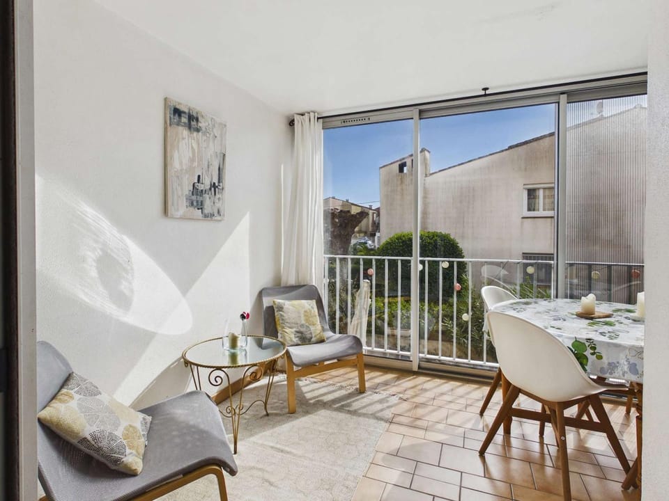 Appartement lumineux 2 pièces pour 4 pers, à 80m de la plage avec terrasse et parking privé - FR-1-423-222 Apartment in Agde