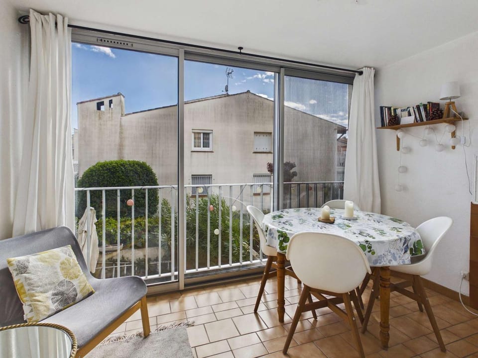 Appartement lumineux 2 pièces pour 4 pers, à 80m de la plage avec terrasse et parking privé - FR-1-423-222 Apartment in Agde