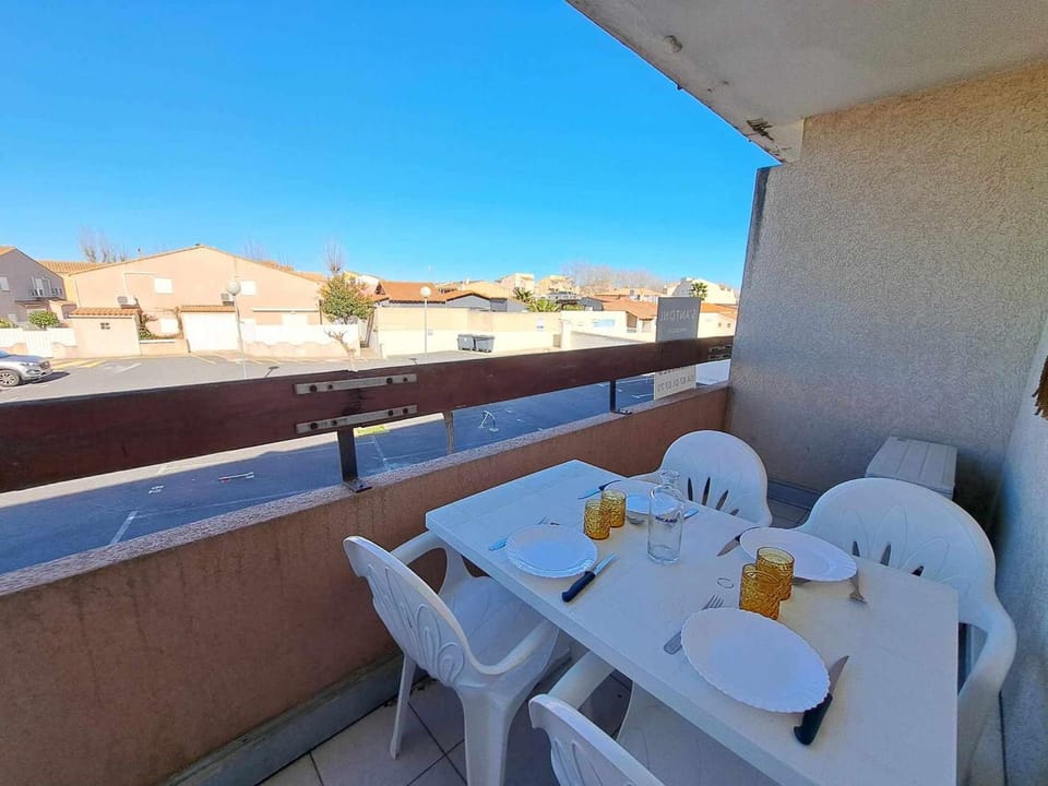 Appartement 2 pièces climatisé avec balcon, garage et piscine à Marseillan - FR-1-326-707 Apartment in Marseillan
