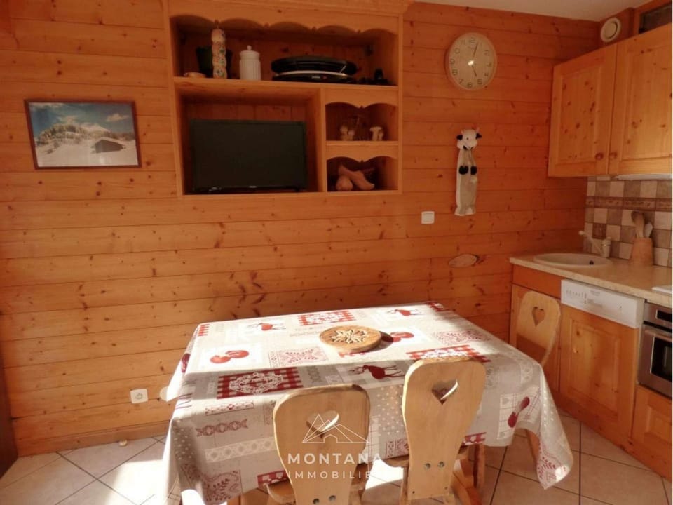Studio rénové avec cabine - 26m² - 5 pers - Balcon exposé sud - Près skibus et remontées mécaniques - FR-1-458-125 Cabin in Le Grand-Bornand