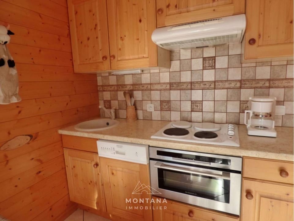 Studio rénové avec cabine - 26m² - 5 pers - Balcon exposé sud - Près skibus et remontées mécaniques - FR-1-458-125 Cabin in Le Grand-Bornand