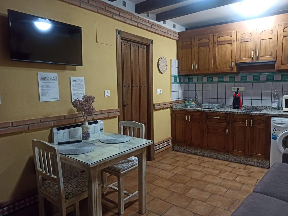Kitchen or kitchenette, Dining area, stove, toaster