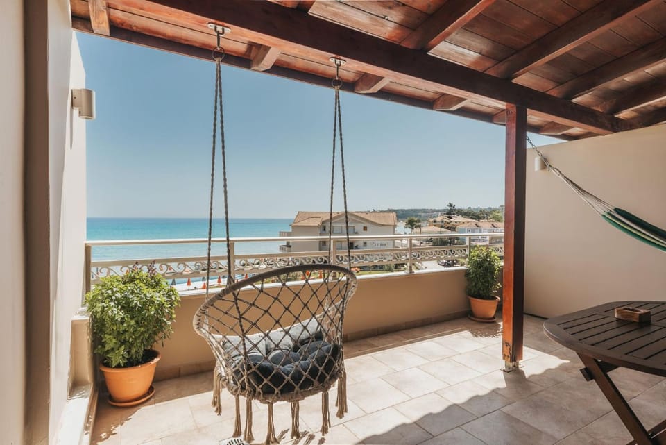 View (from property/room), Balcony/Terrace, Sea view