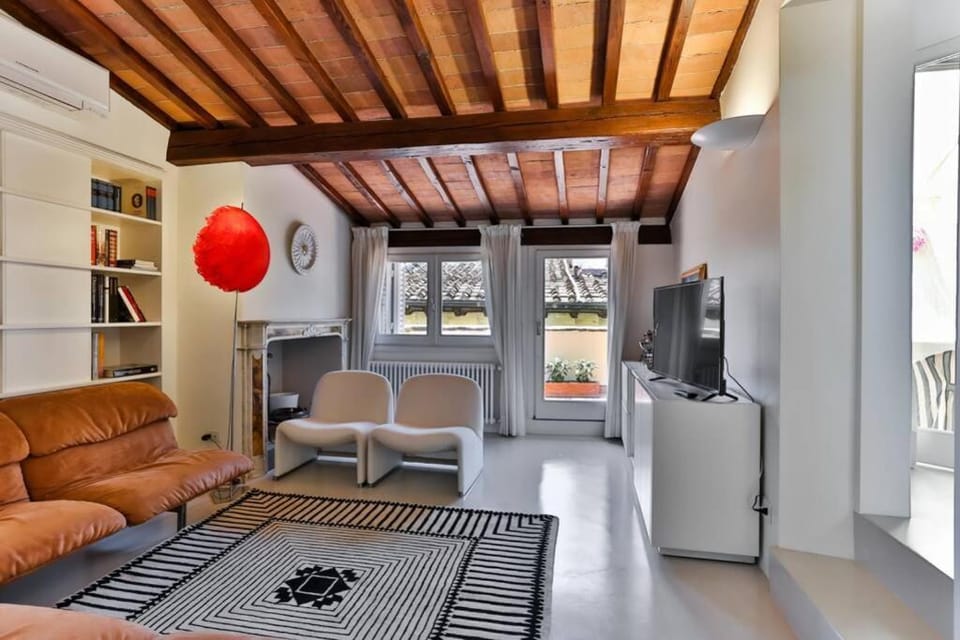 TV and multimedia, Balcony/Terrace, Living room, Seating area