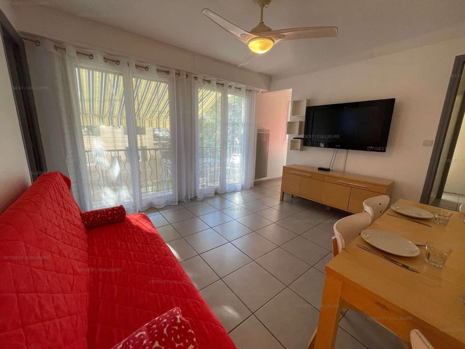 TV and multimedia, Balcony/Terrace, Living room, Dining area, fireplace