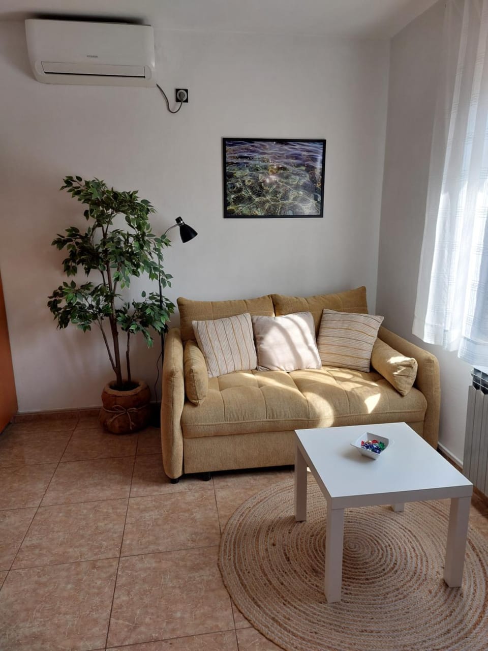 Living room, Seating area, air conditioner