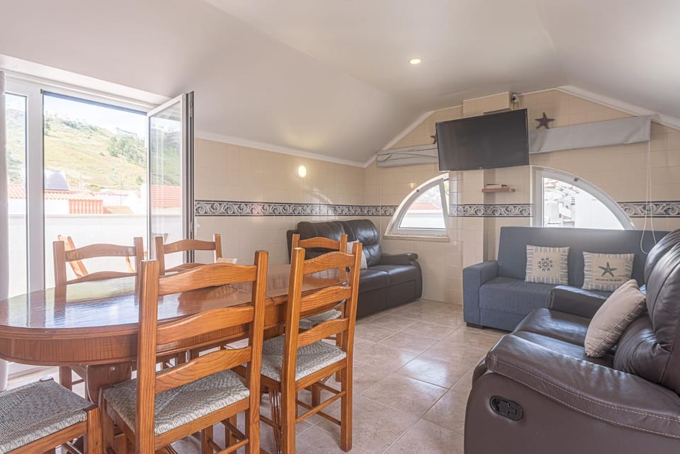 T2 Duplex Coral House Apartment in Nazaré