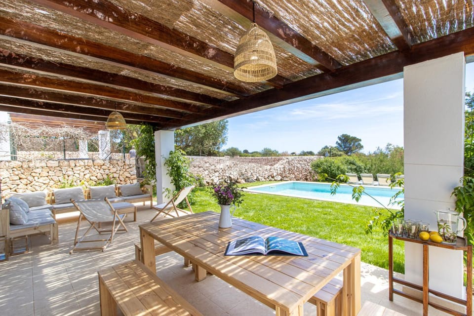 Patio, Spring, Day, Garden, Seating area, Garden view, Pool view, Swimming pool, sunbed
