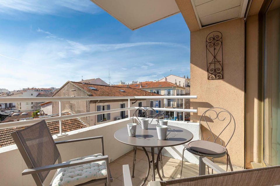 Balcony/Terrace, City view