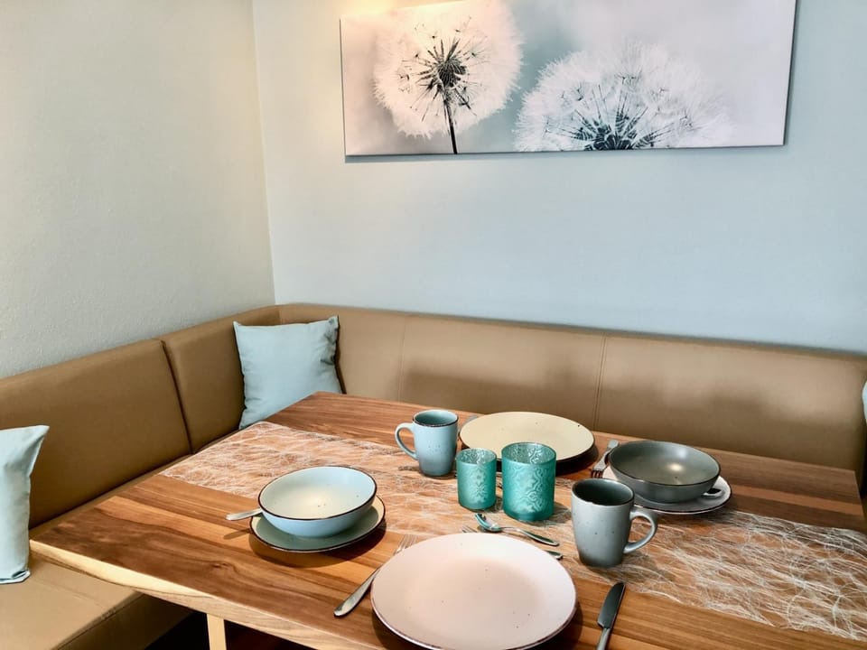 Seating area, Dining area