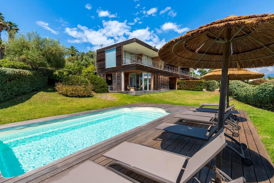 Property building, Garden, Swimming pool