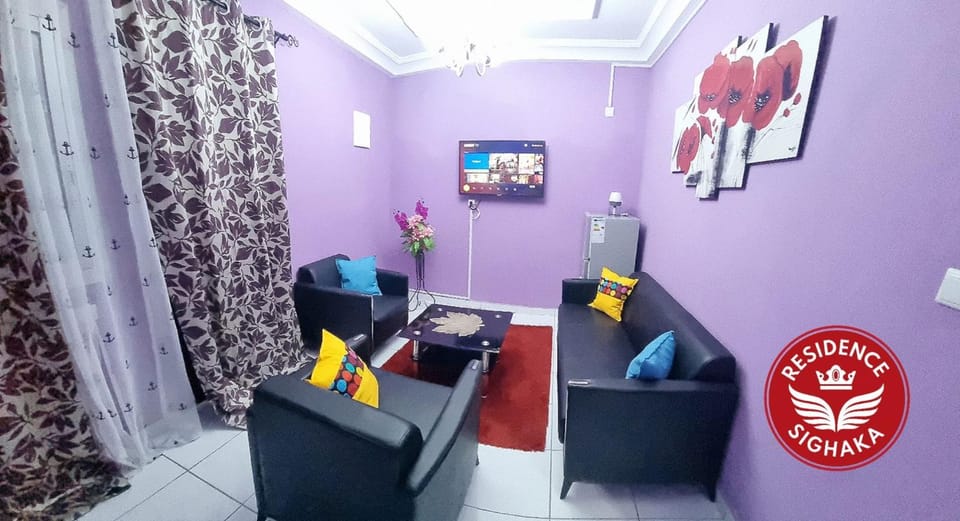 TV and multimedia, Living room, Seating area, Evening entertainment