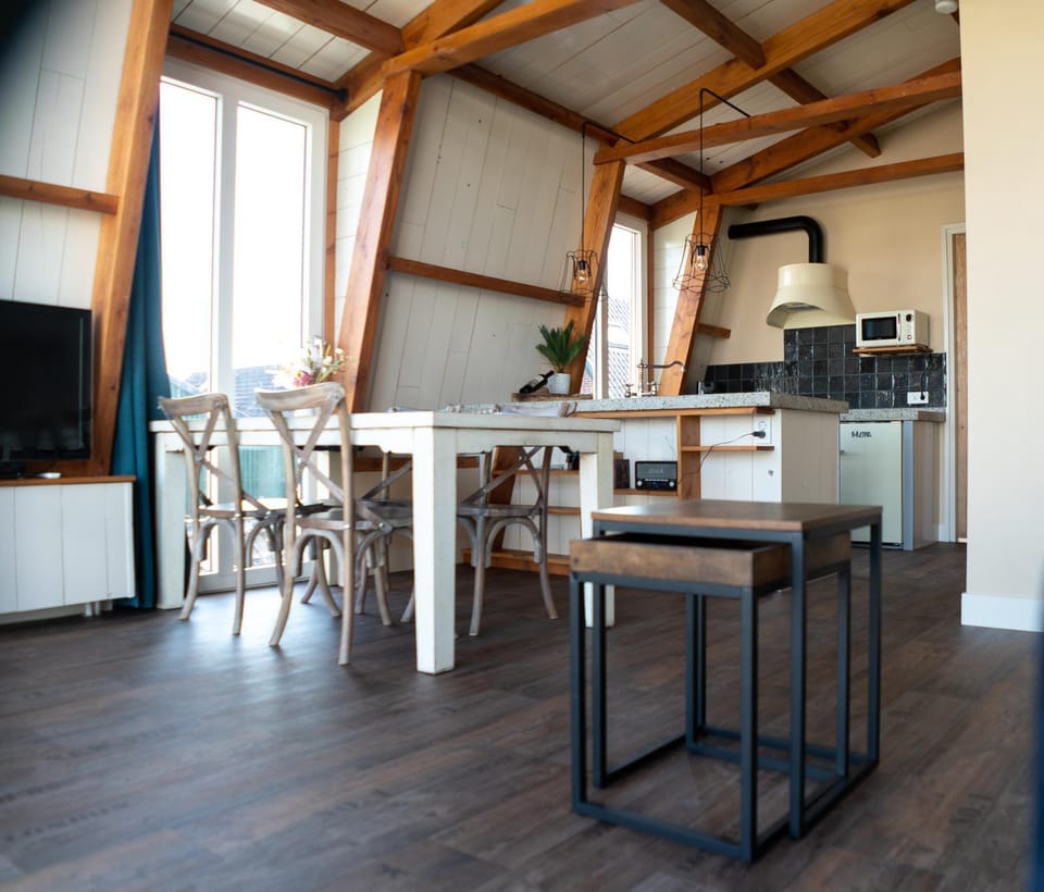 Dining area, kitchen