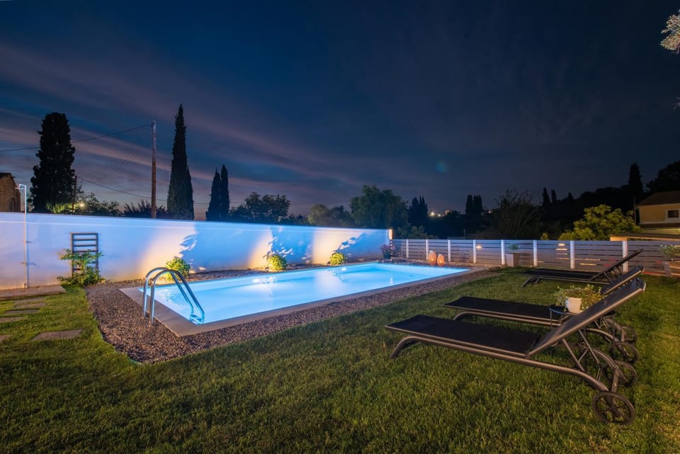Night, Swimming pool, sunbed