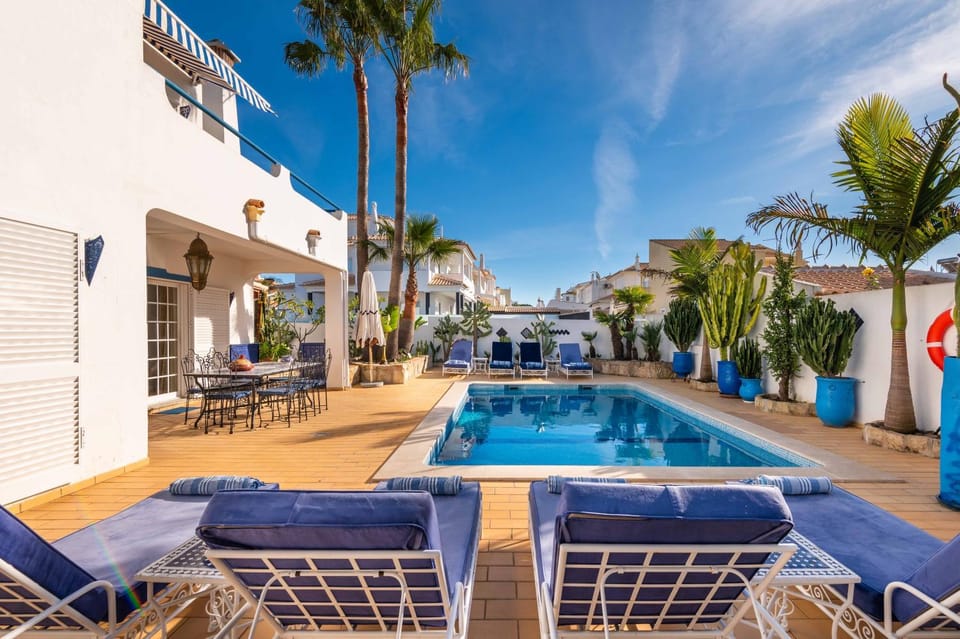 Property building, Pool view, Swimming pool