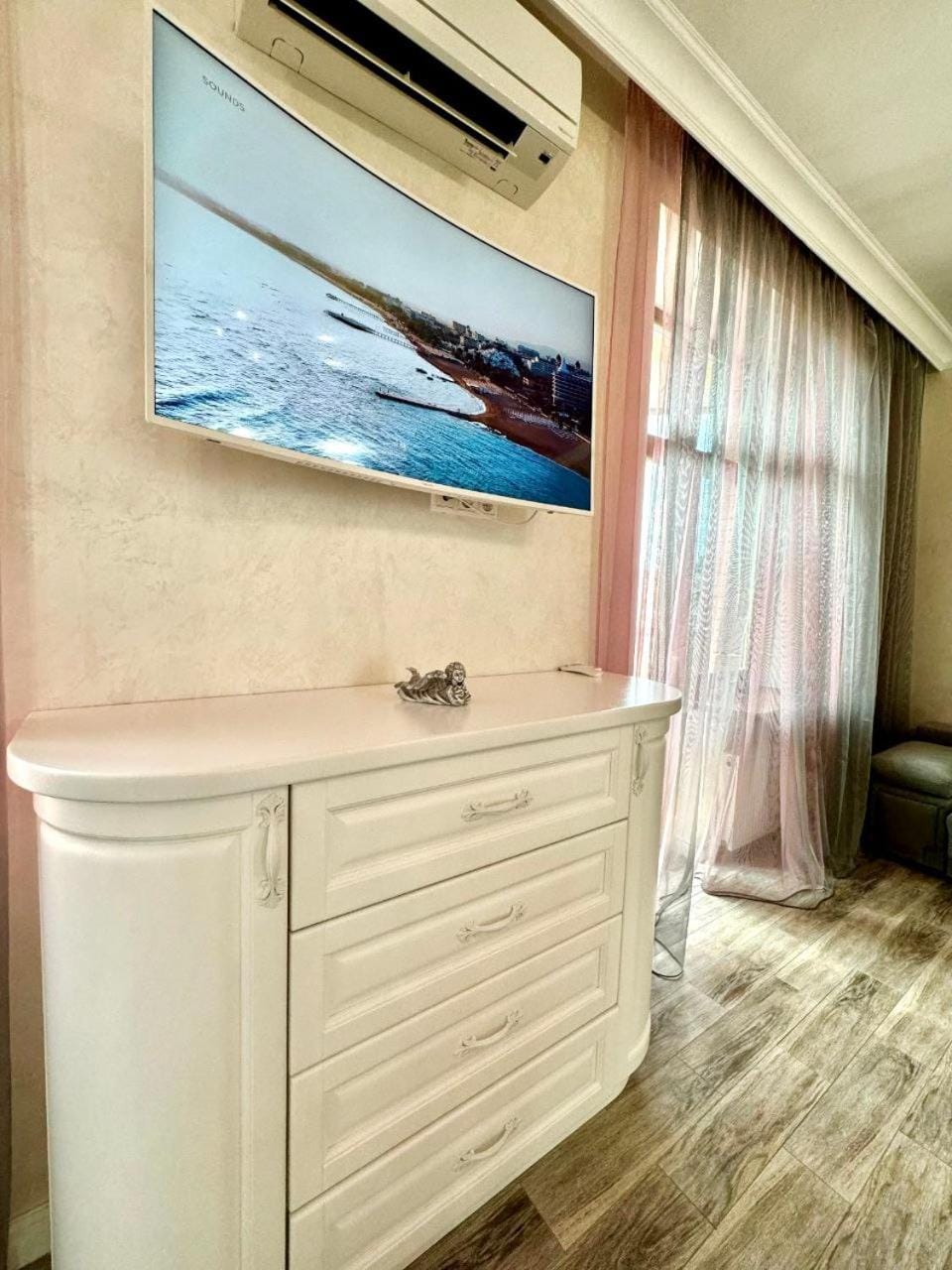 ApartPoltava 1-кімн Елегантна студія в ПРЕСТИЖНІЙ новободові біля СОНЯЧНОГО ПАРКУ Apartment in Ukraine