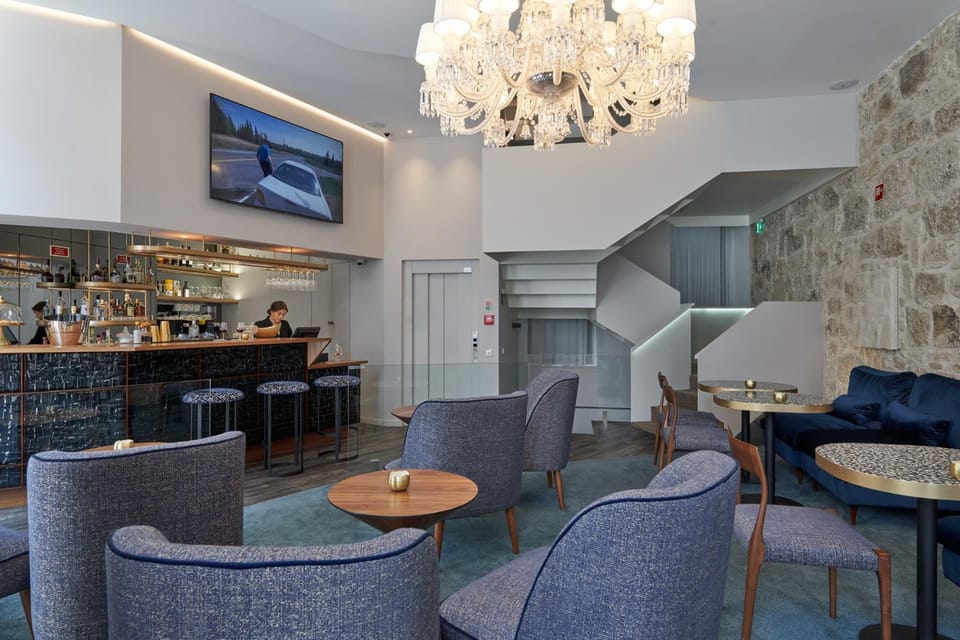 Nightclub / DJ, Lobby or reception, Lounge or bar, Seating area