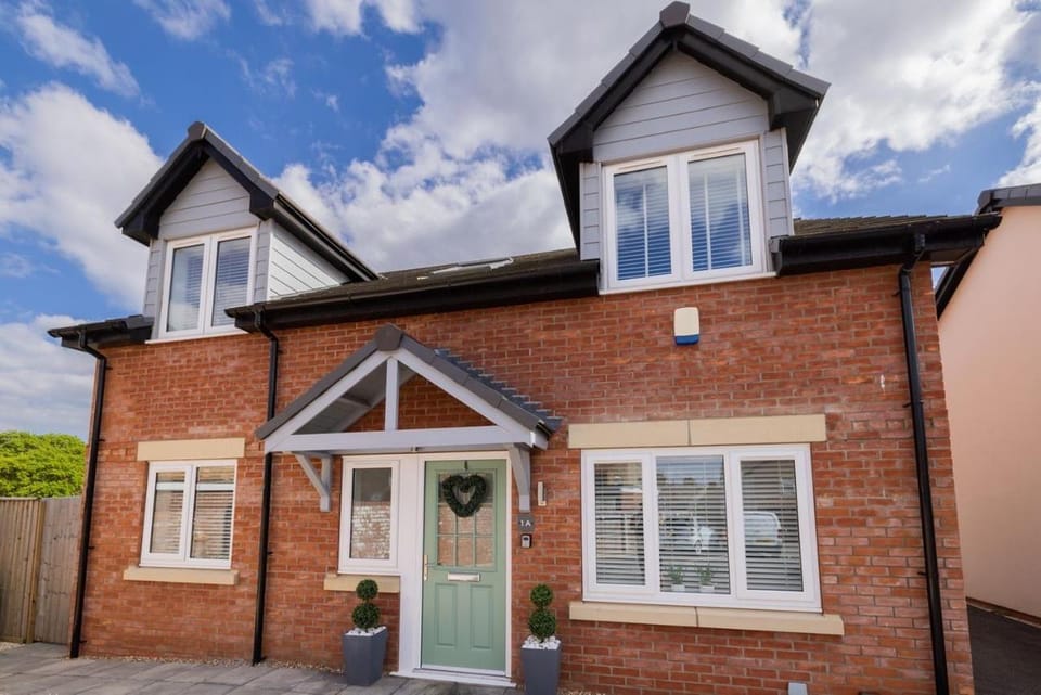 Cleethorpes Holiday Home SLEEPS 6 House in Cleethorpes