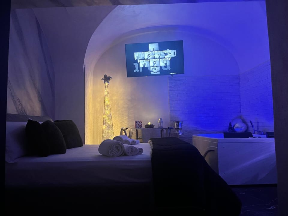 Suite Vico li cuti Love hotel in Catania