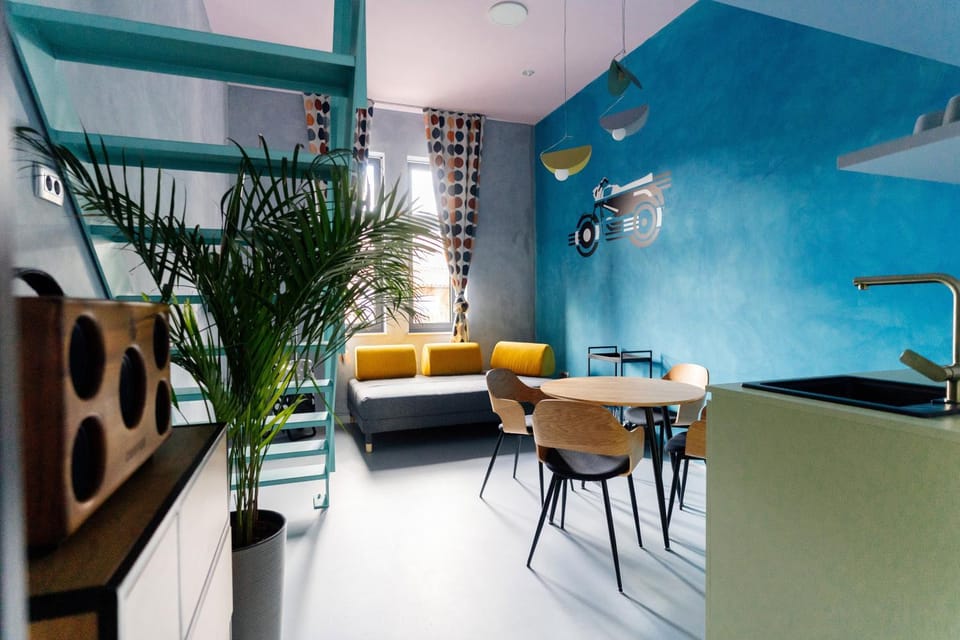 Photo of the whole room, Dining area