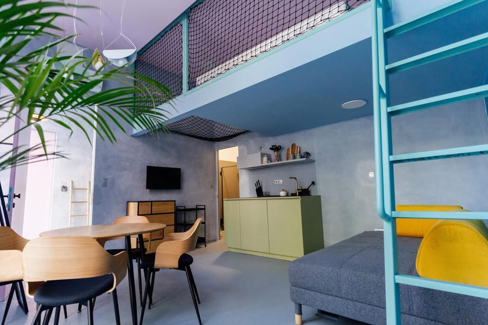 TV and multimedia, Living room, Seating area, Dining area, bunk bed